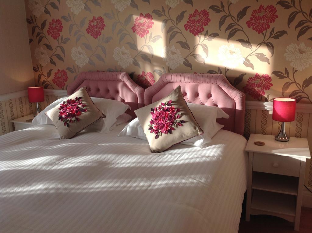 Bed and Breakfast The Pink House Уэймут Номер фото